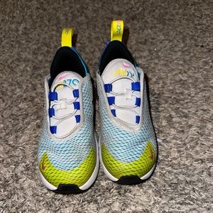 Nike girls 270 size 9c